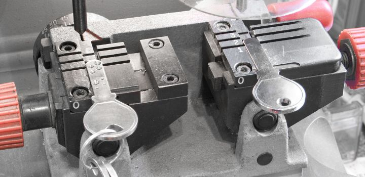 Key Cutting Key Duplication in Alexander